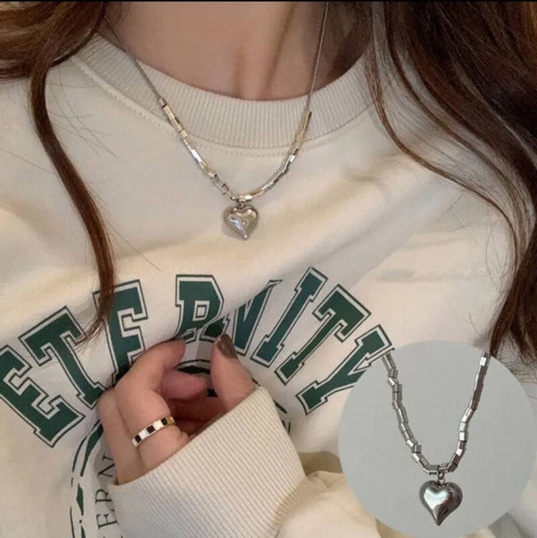 445 Collar corazon plateado