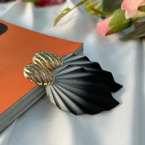 A041	Aretes grandes hojas oscuro-aleacion