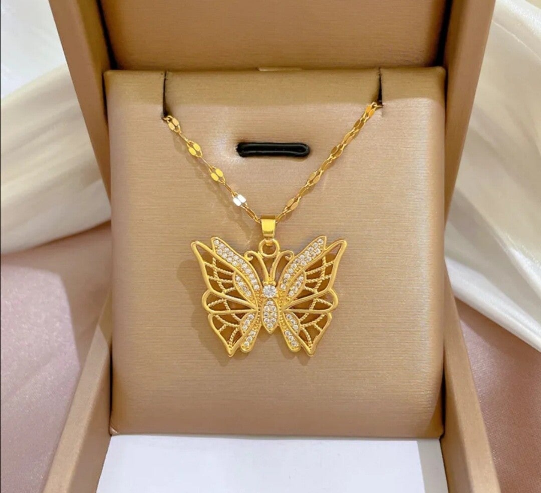Collar y dije mariposa