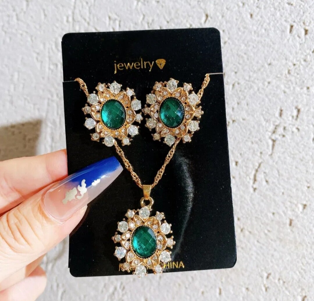 029 Set aretes y collar dorado esmeraldas