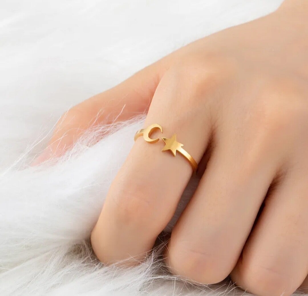 163 Anillo Ajustable Estrella y Luna Dorado