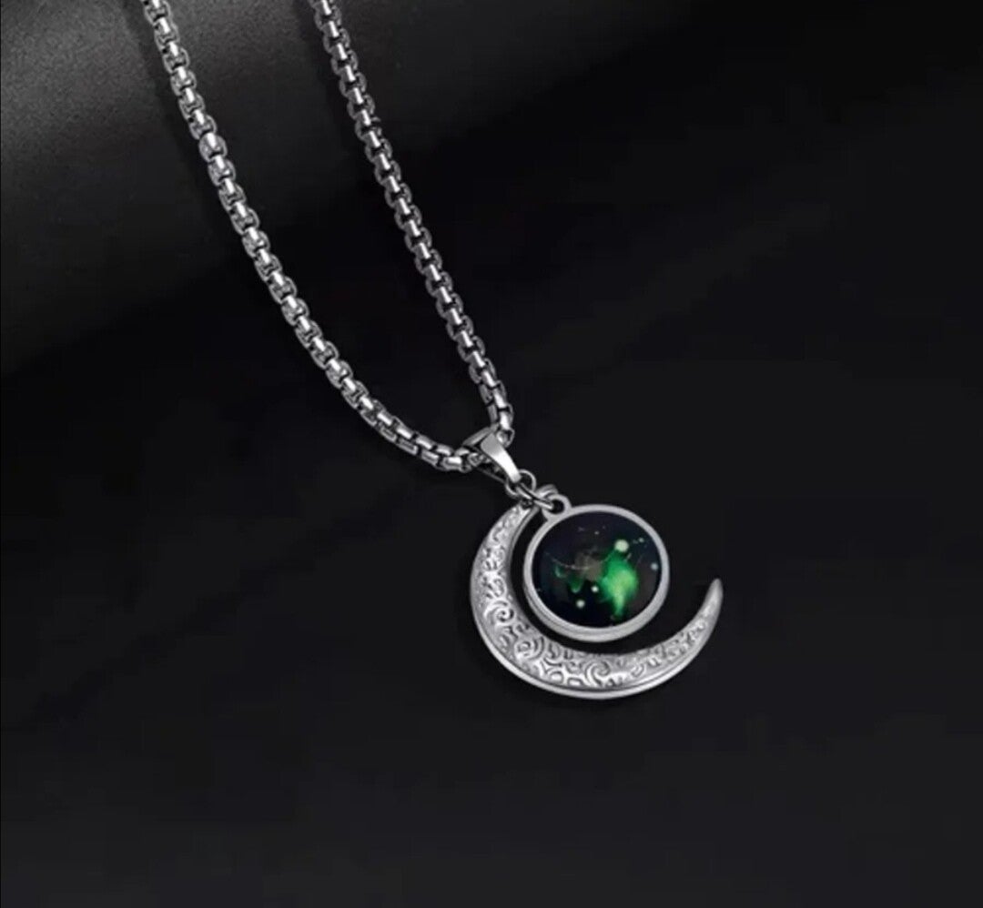 346 Collar luna y piedra verde