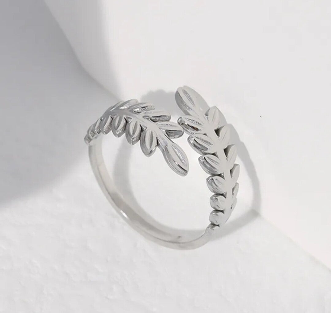 450 Anillo hojas plateado ajustable