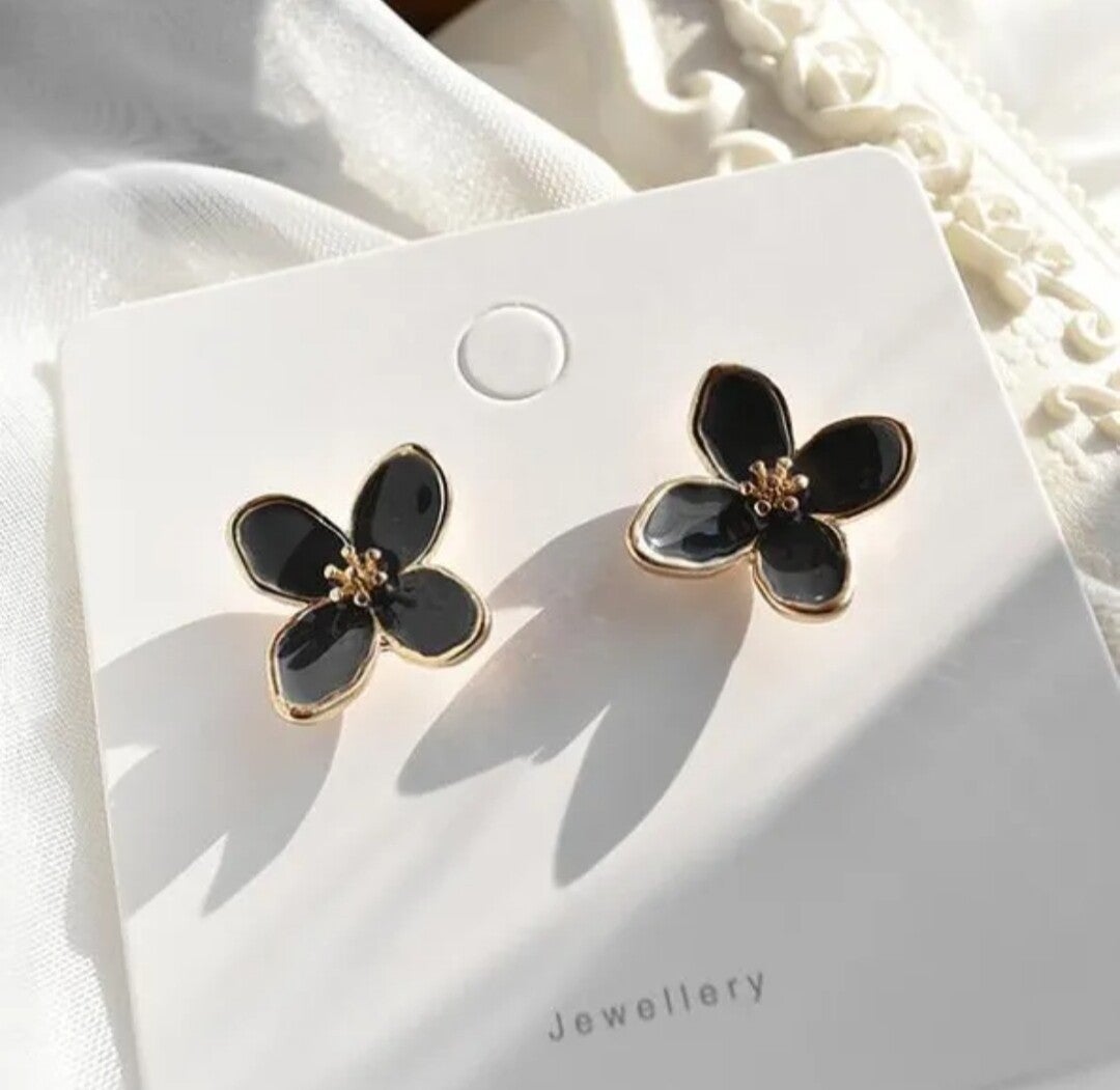783	Aretes flor negra