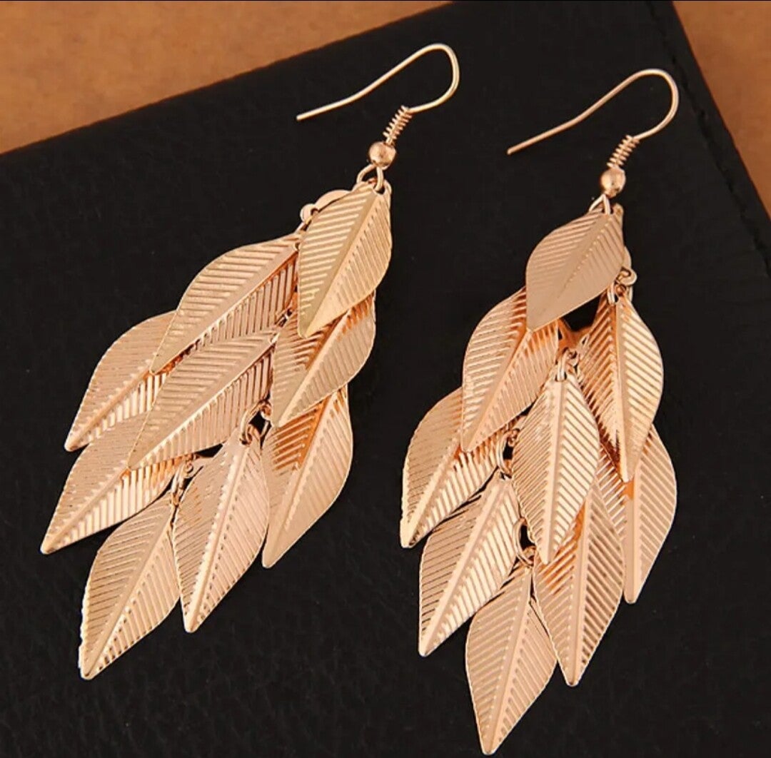 493 Aretes hojas doradas