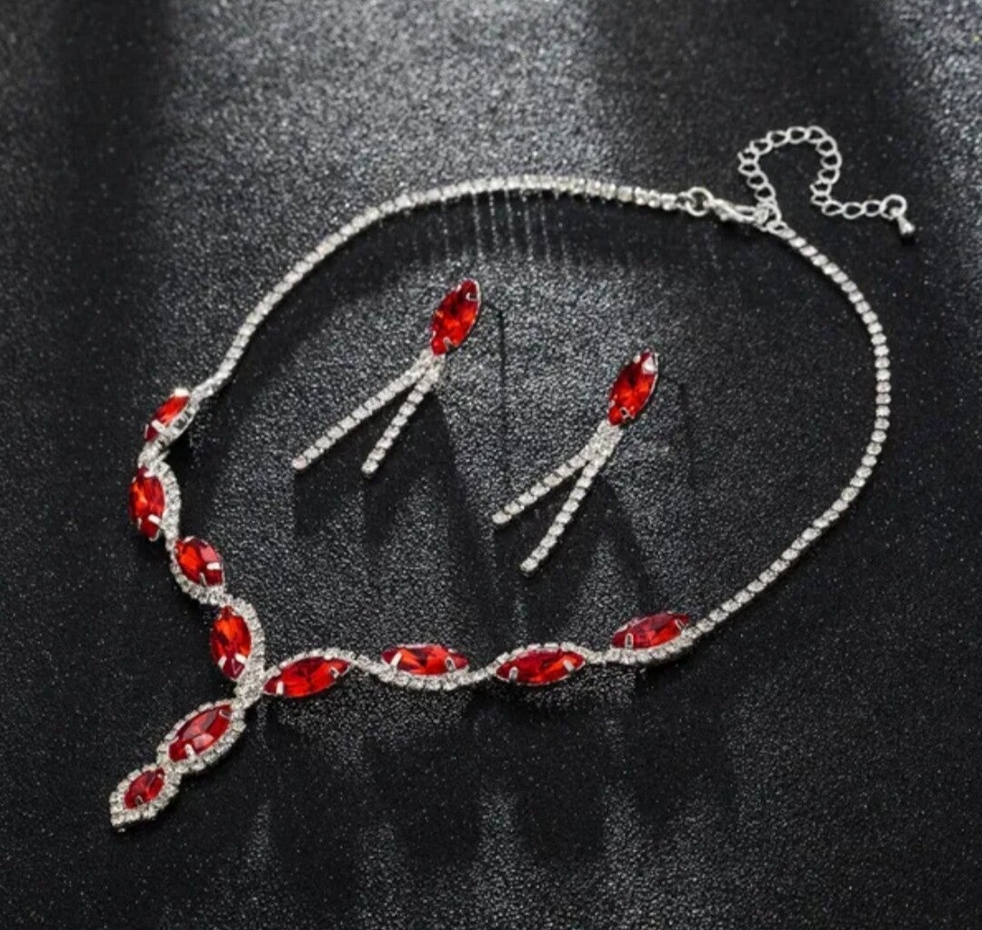 602 Set collar y aretes piedras rojas