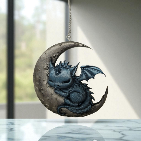 Süsser Babydrache im Mond zum aufhängen
