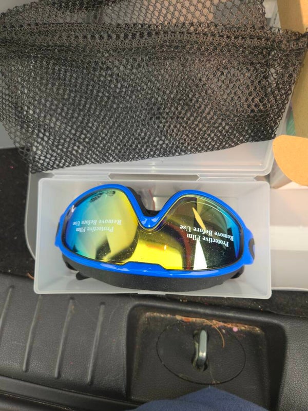 Swim goggles