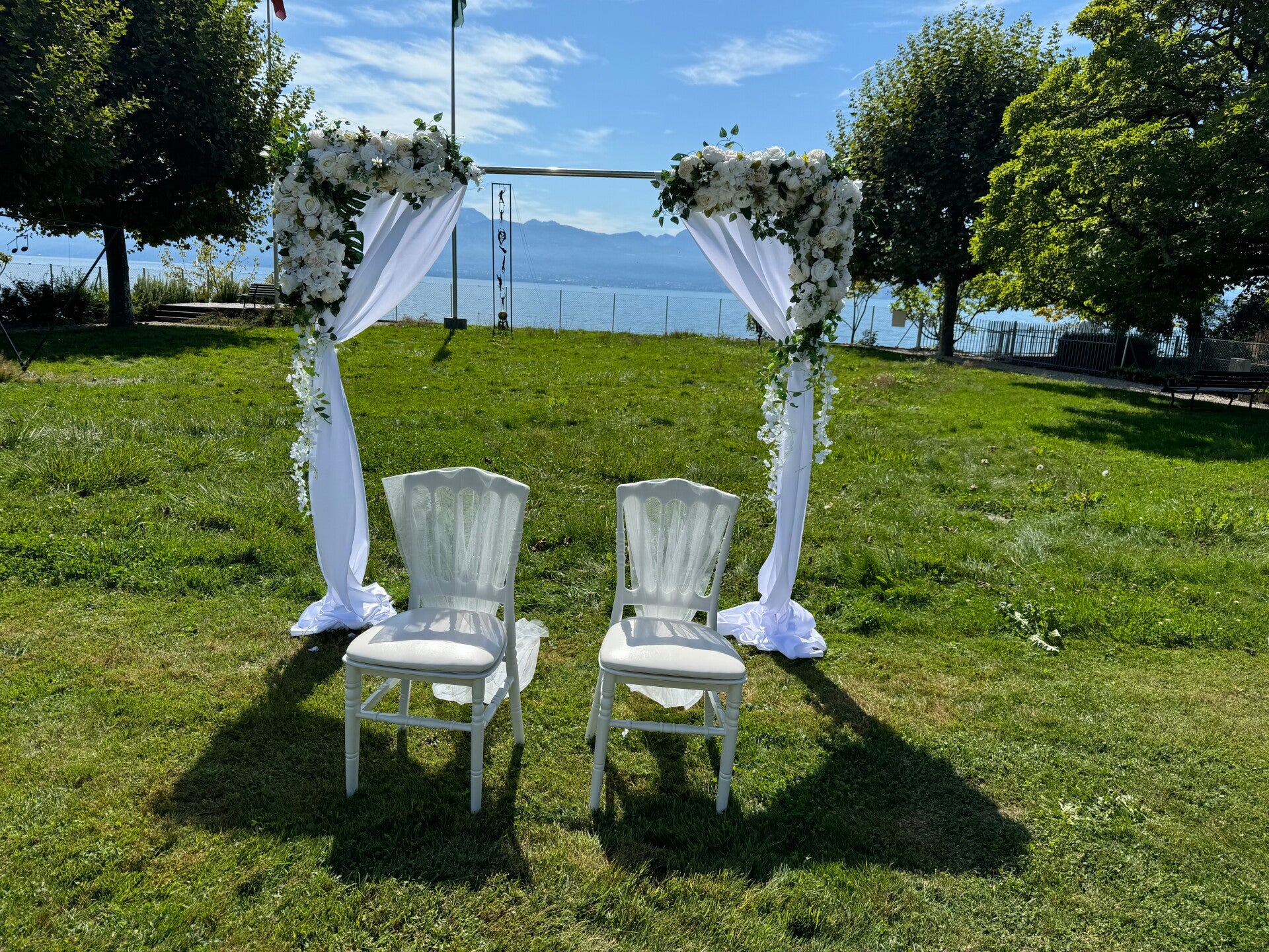 •	Arches & Backdrops