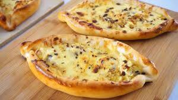 Pide formaggio