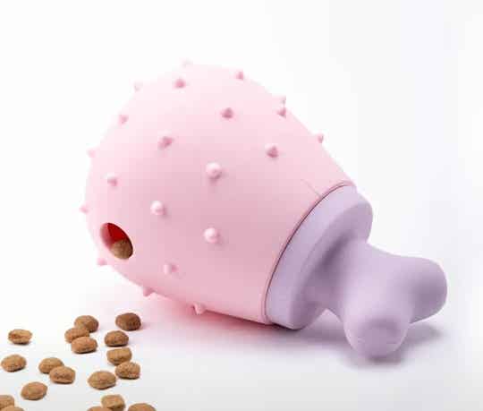 Treat dispenser kippenbout