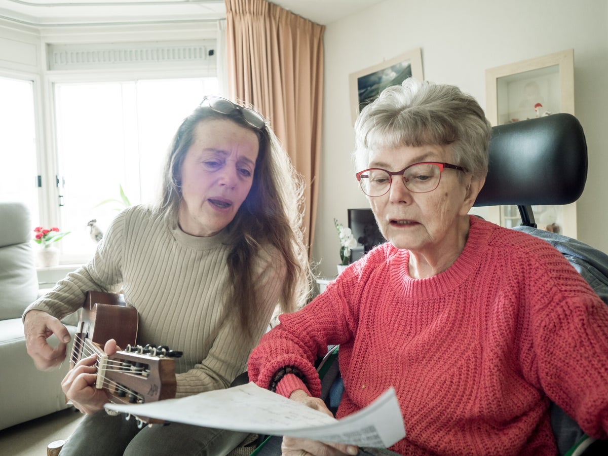 Zingen met mensen met dementie / aanbod | www.helendezangindezorg.nl