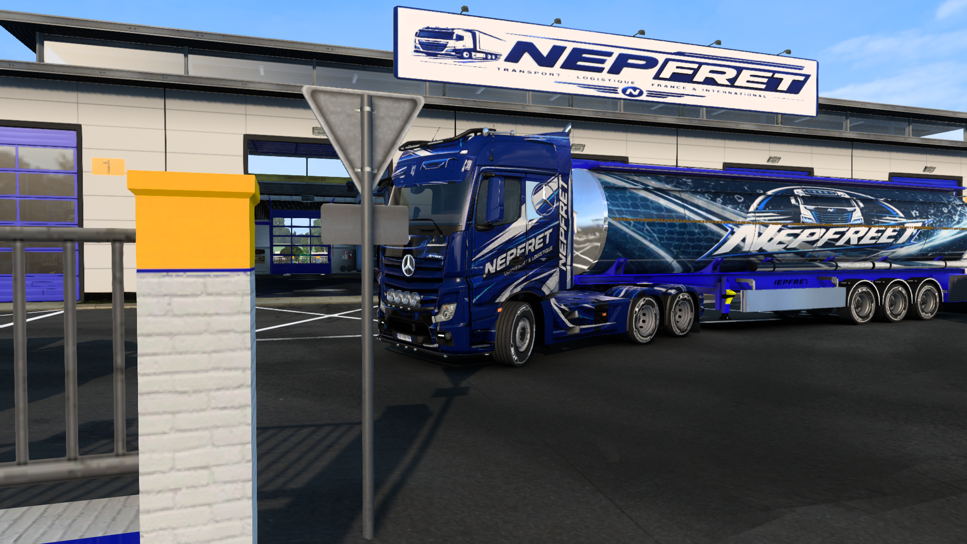 Garage avec enseigne NEPFRET