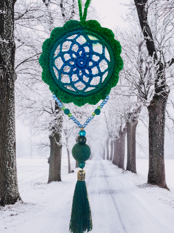 Raamhanger - dromenvanger gehaakt groen