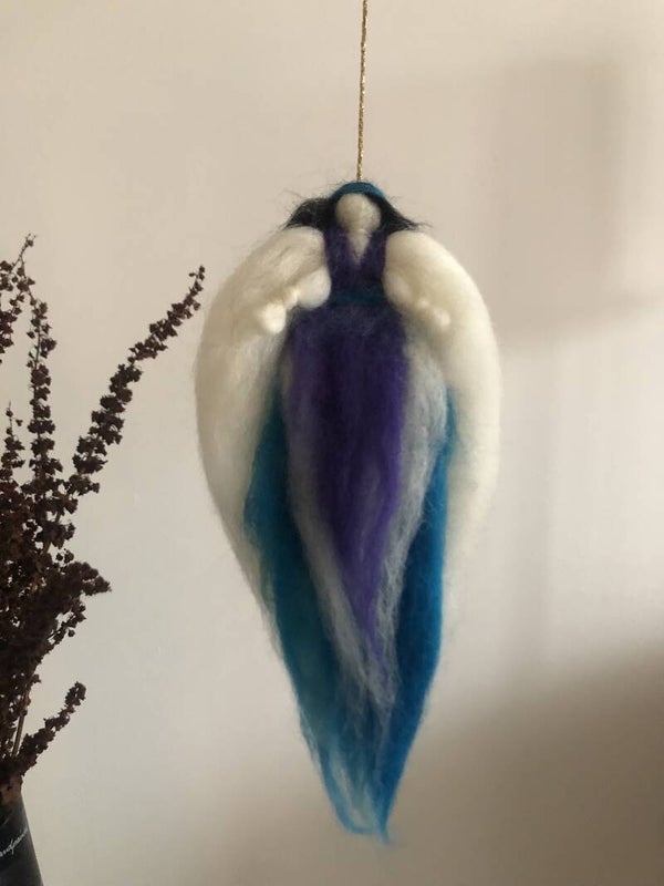 Vilt Elfje paars blauw. Waldorf inspiratie - (lengte ong 18cm)