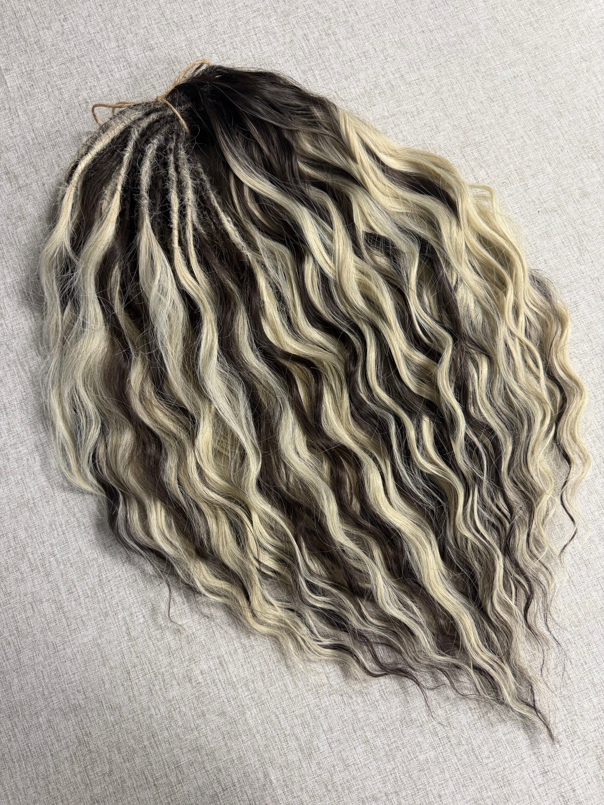 Curly Locks Dark Choco Cool blonde mix