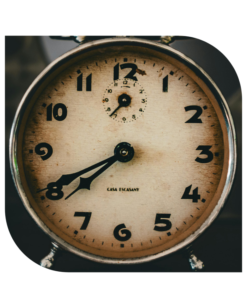 Eine alte Uhr als Symbol für den richtigen Moment, neue Wege bei Misophonie zu gehen. Das Bild steht für Veränderung, Klarheit, innere Entwicklung und ein persönliches Gespräch mit Frank.