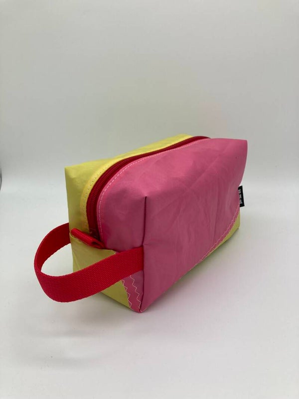 Toilettas van surfzeil