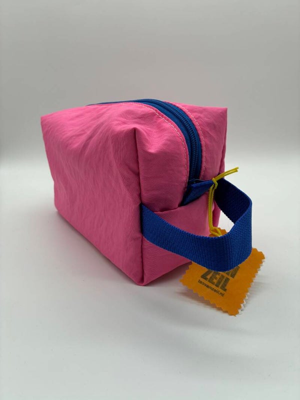 Toilettas van blauw/wit Dart16 zeil