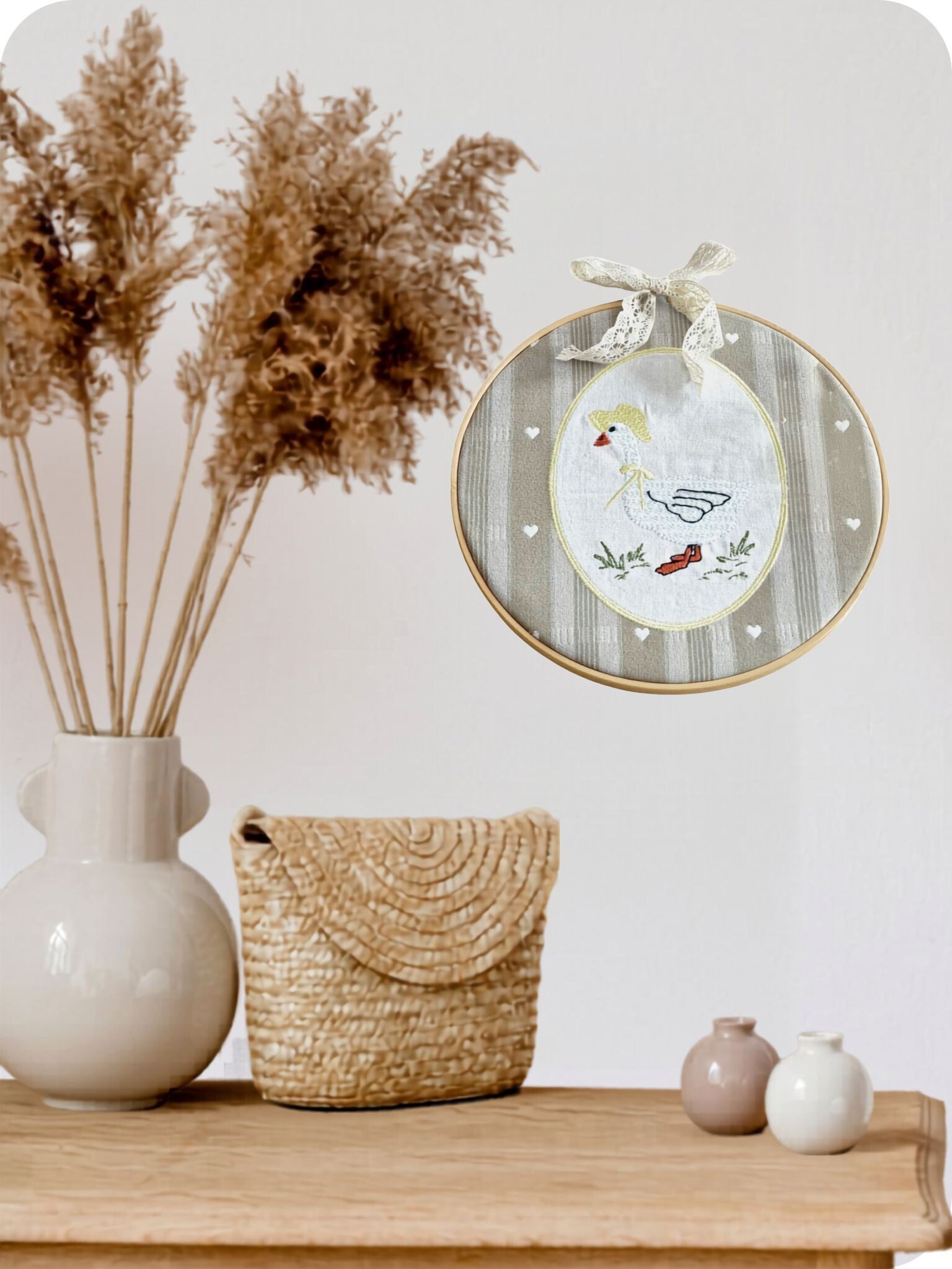 Décoration murale à suspendre: Tambourin Brodé Décoratif – Motif Oie