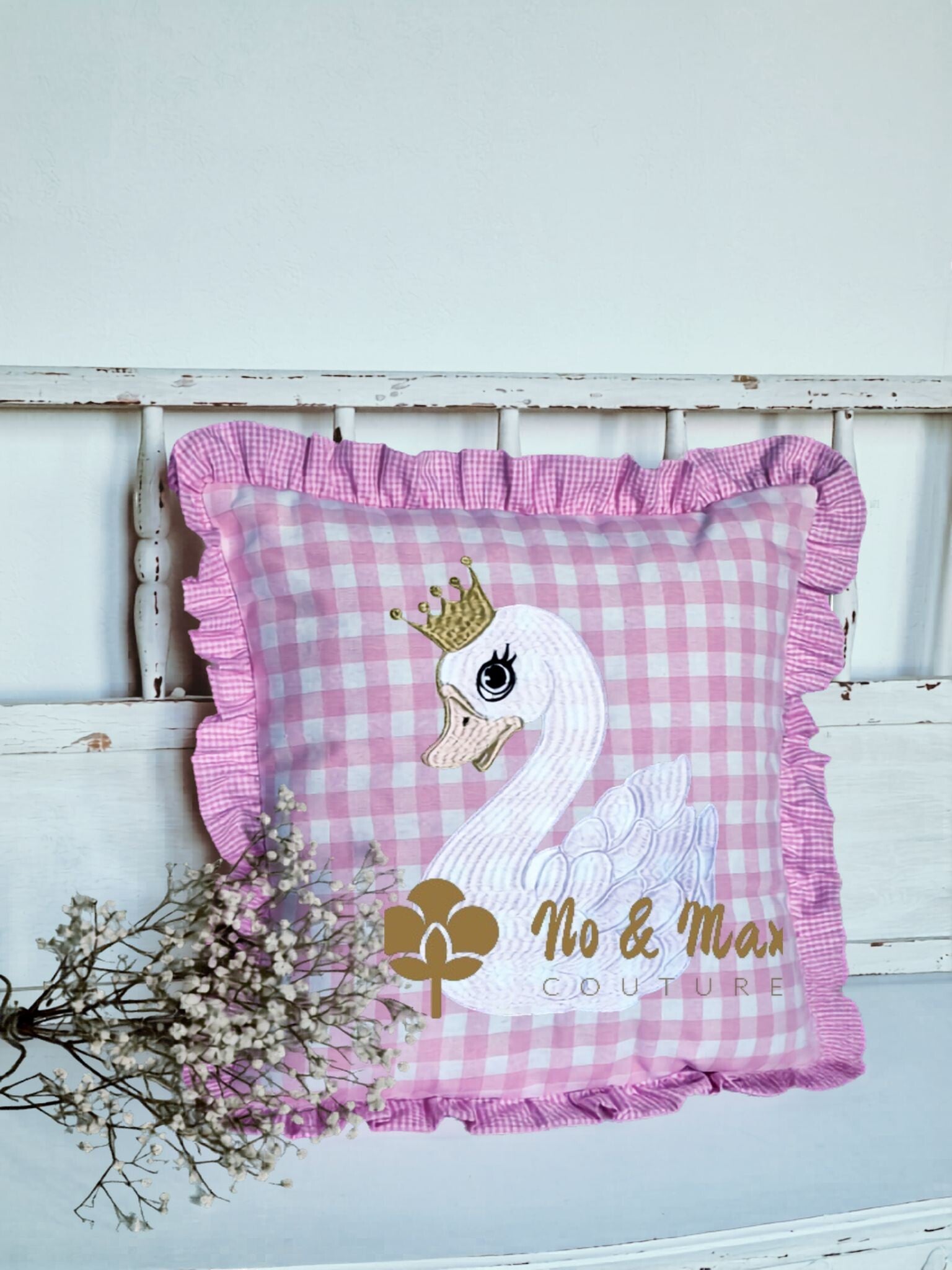Housse de Coussin "Cygne Royal" – Élégance & Douceur