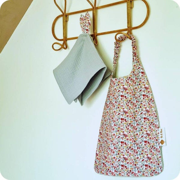 Bavoir Élastique Maternelle – Imprimé Floral Poétique
