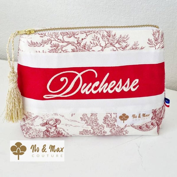 La Pochette en Toile de Jouy : l’élégance intemporelle au quotidien 🌸