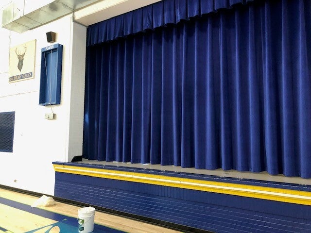 hermans-blue-drapes-standard-gp2xbm.jpg