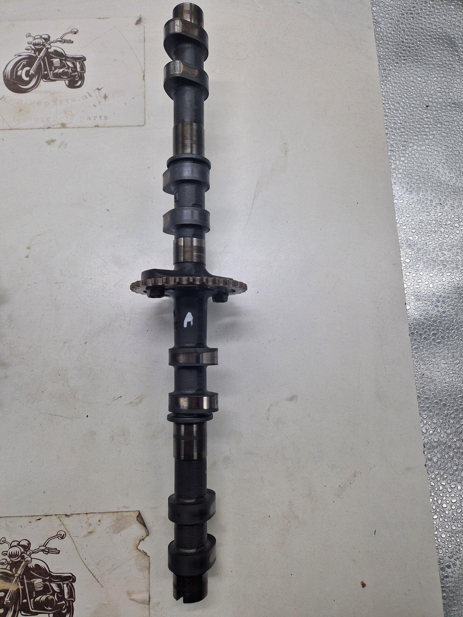 Suzuki GSX 600F Nokkenas achterzijde