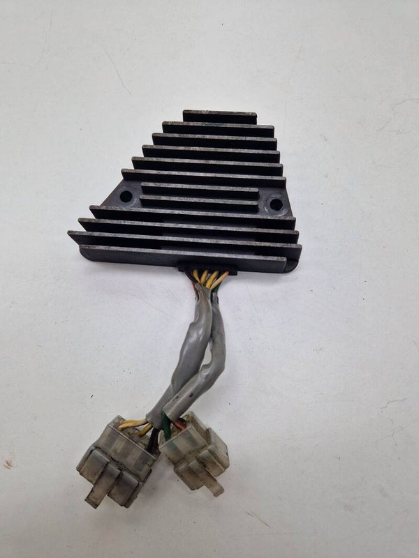 Honda CB550 SC Nighthawk Spanningsregelaar / gelijkrichter