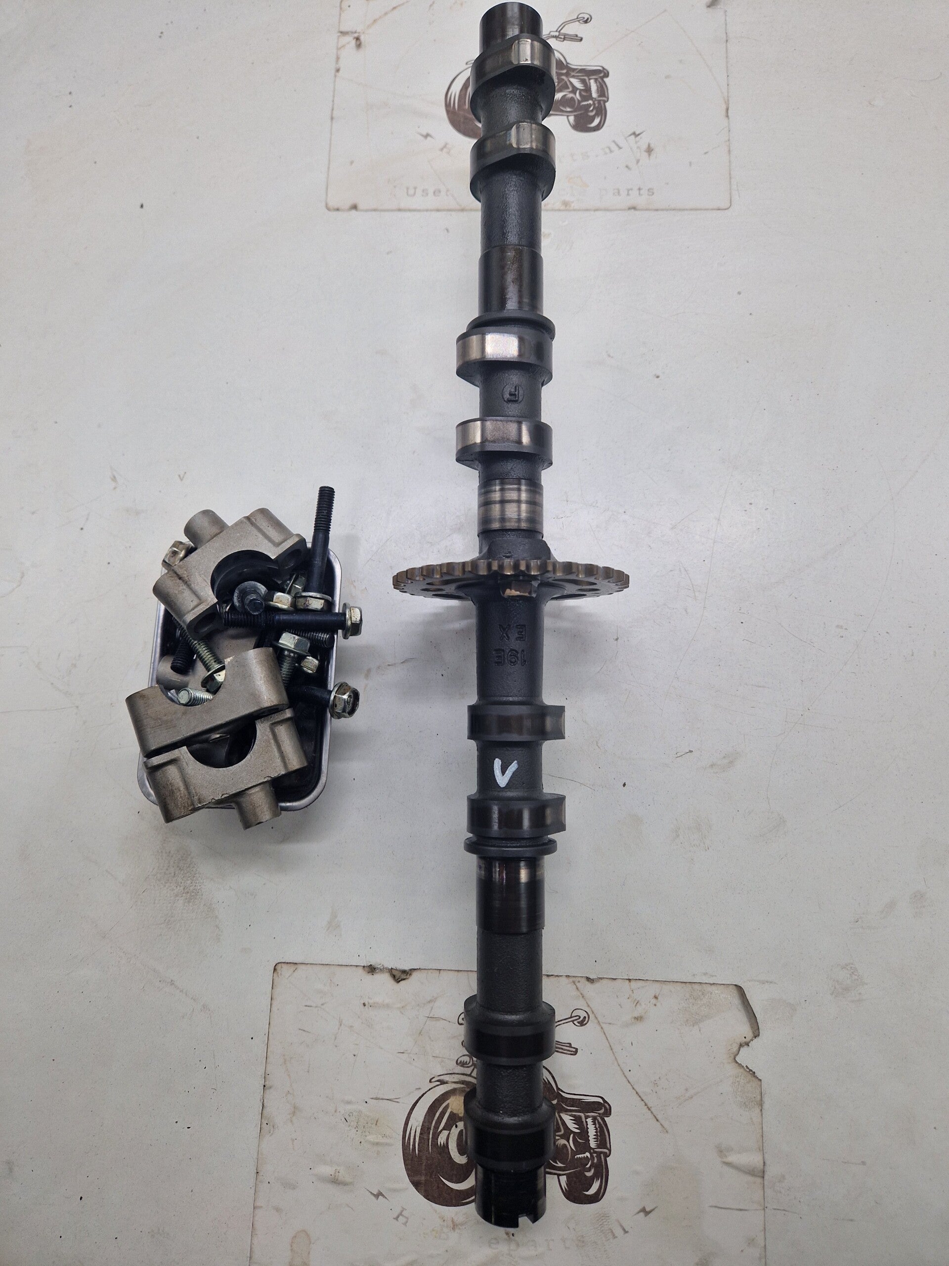 Suzuki GSX 600F Nokkenas voorzijde