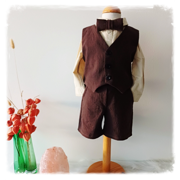 Jongens outfit (strikje-gilet-broekje)