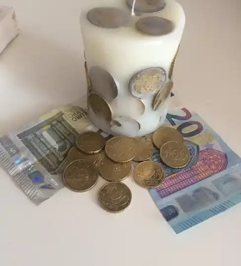 Kaars met muntgeld