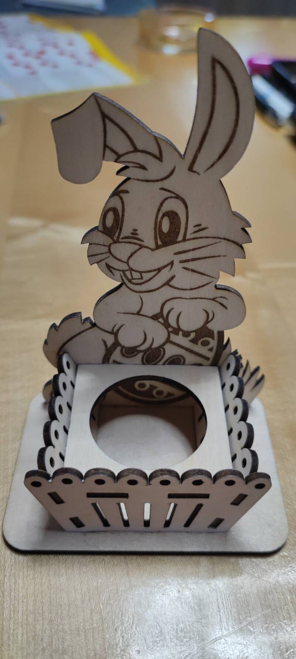 Osterhäschen mit Zaun