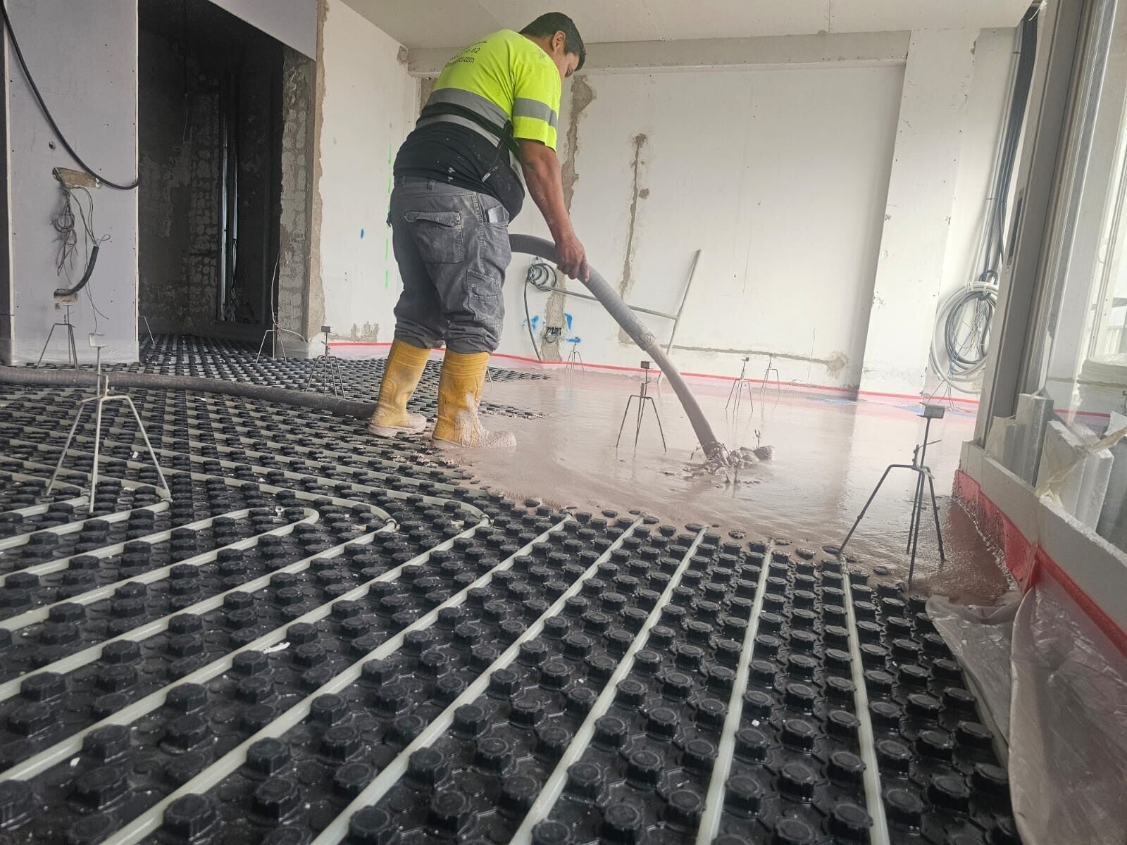 Empresa Mortero autonivelante para suelo radiante barcelona 