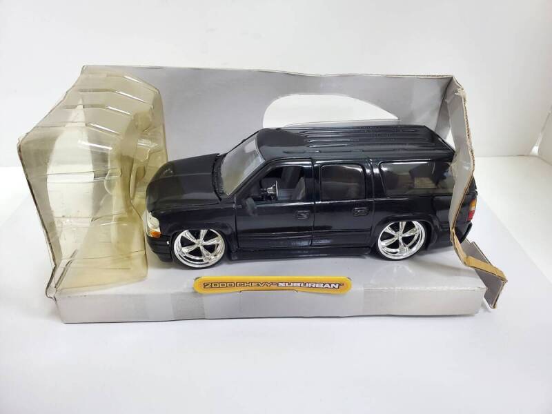 Jada 2000 Chevy Suburban - Won Auction 