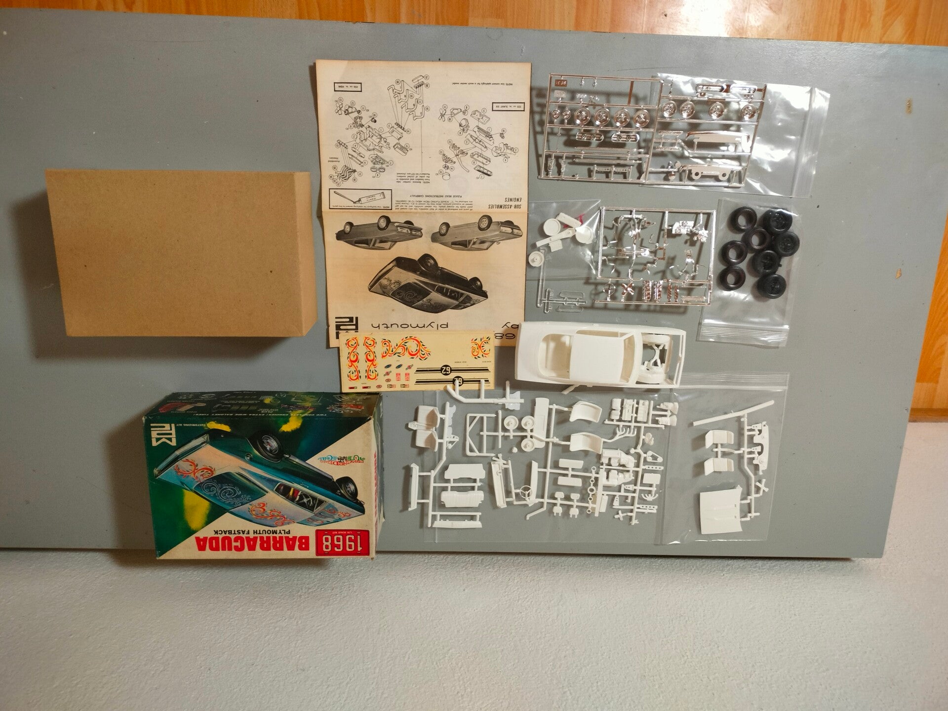 MPC 1968 Plymouth Barracuda 1/25