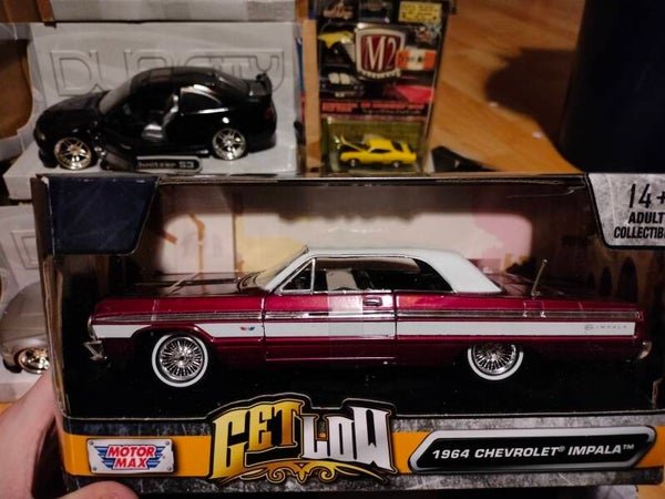 Motor Max 1/24 Get Low 1964 Chevy Impala