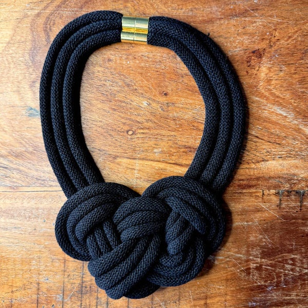 Halsband i makramé - Black