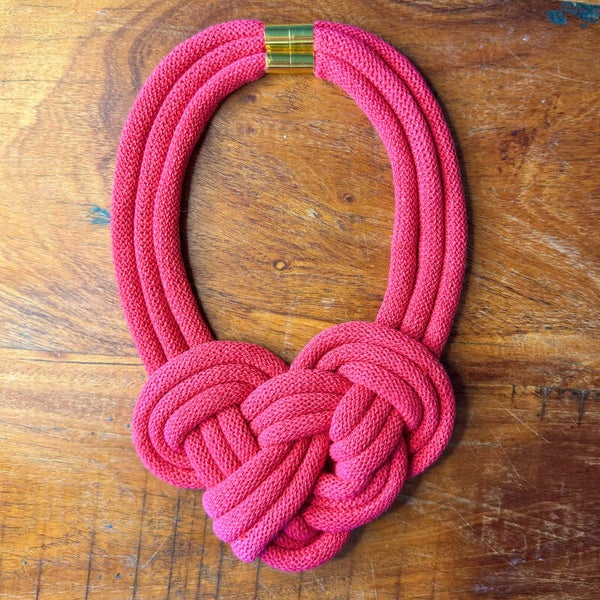 Halsband i makramé - Dopamine Pink