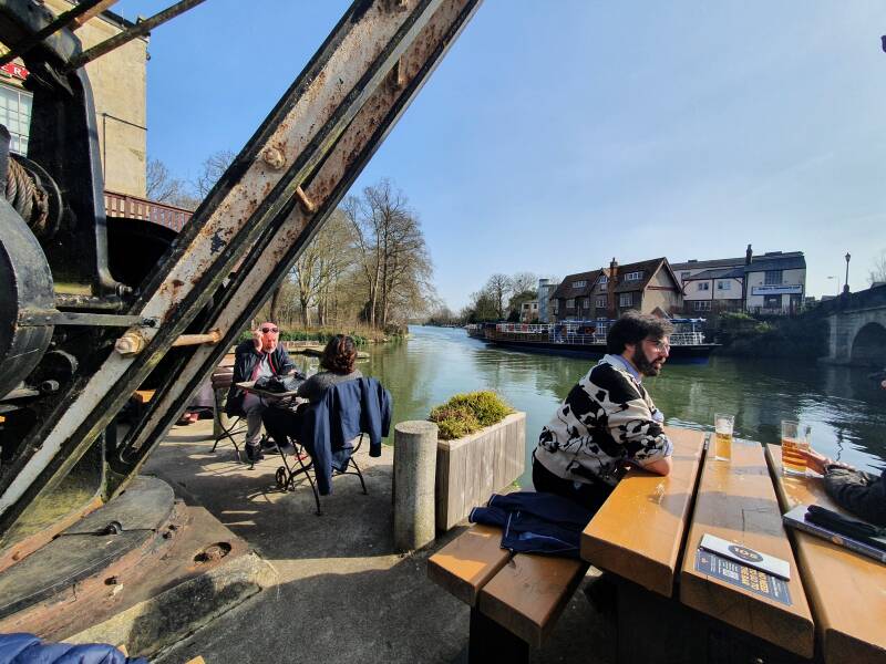pub @ the theems oxford