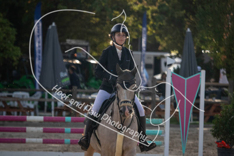 bouferterhaff-jumping-101-standard-p6jlgf.jpg