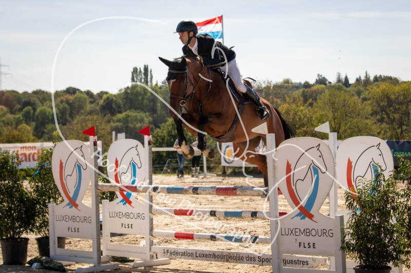 bouferterhaff-jumping-102-standard-8x5x8g.jpg