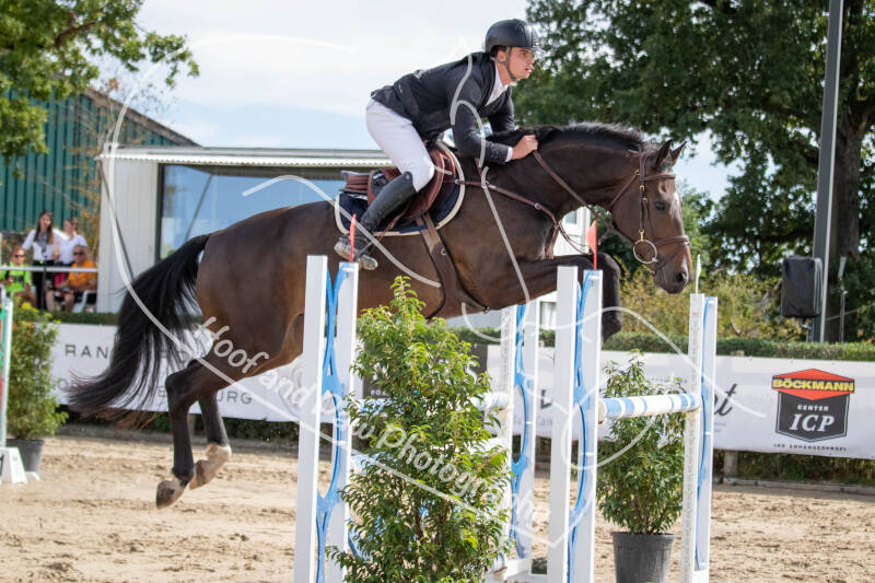 bouferterhaff-jumping-103-standard-8uv3jy.jpg