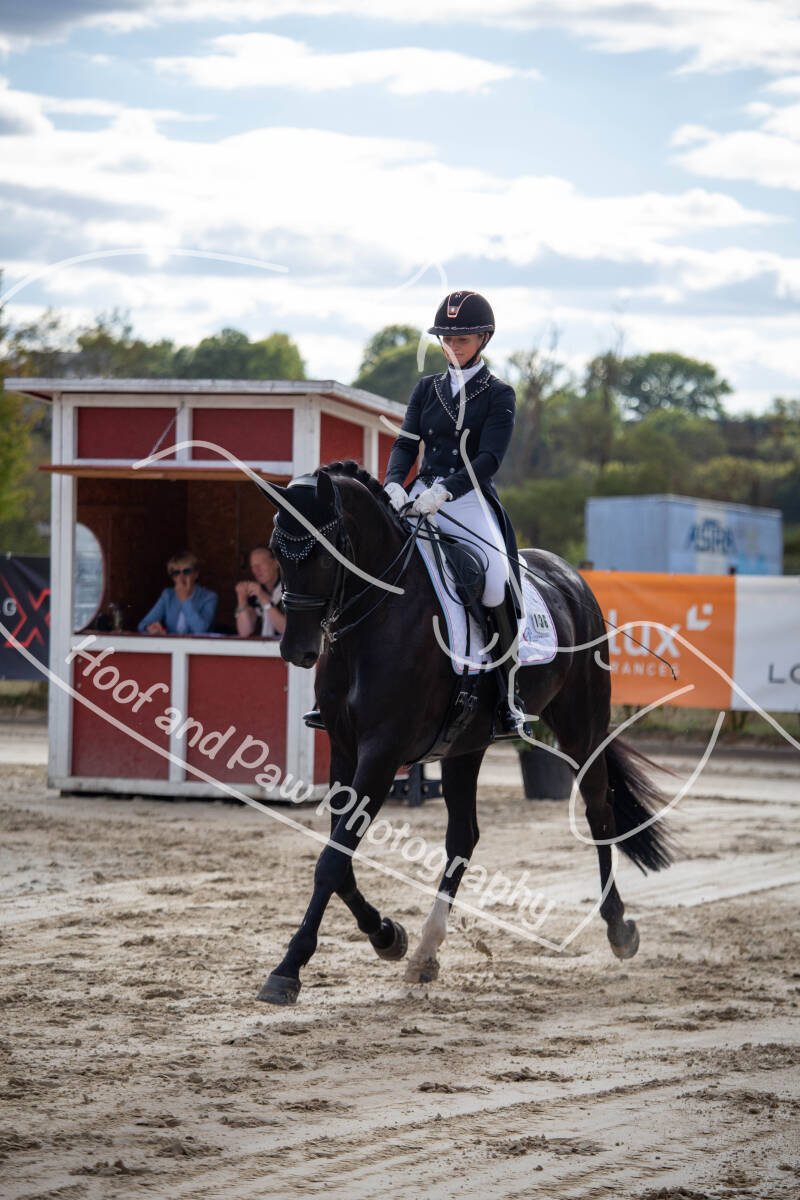 bouferterhaff-jumping-106-standard-5gdiur.jpg
