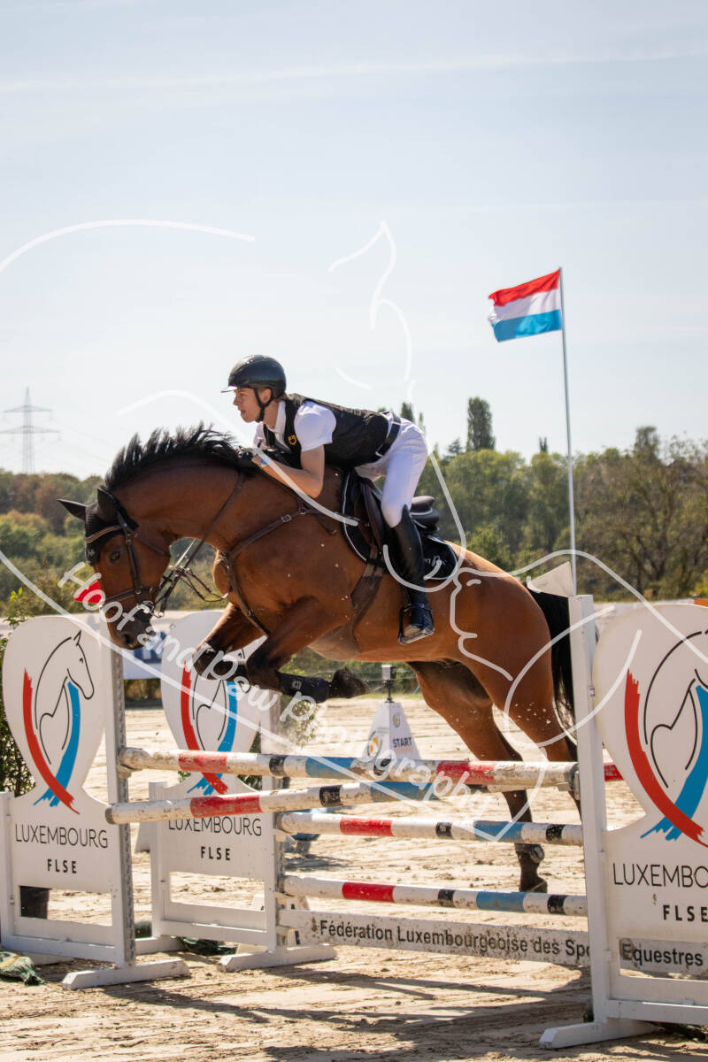 bouferterhaff-jumping-11-standard-k85hq6.jpg
