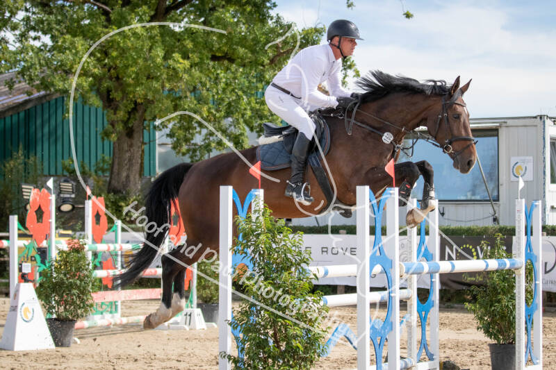 bouferterhaff-jumping-117-standard-y01nwh.jpg