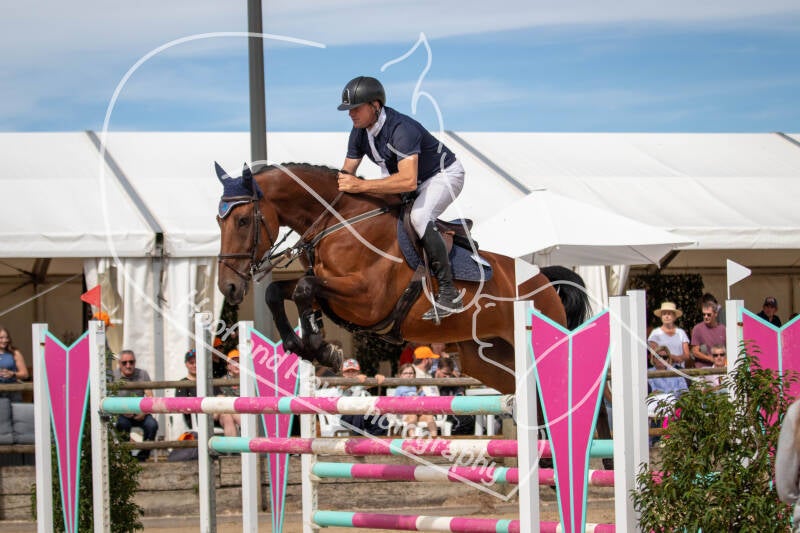 bouferterhaff-jumping-123-standard-b6sqy2.jpg