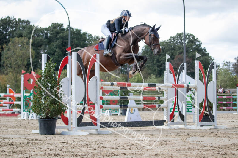 bouferterhaff-jumping-123-standard.jpg