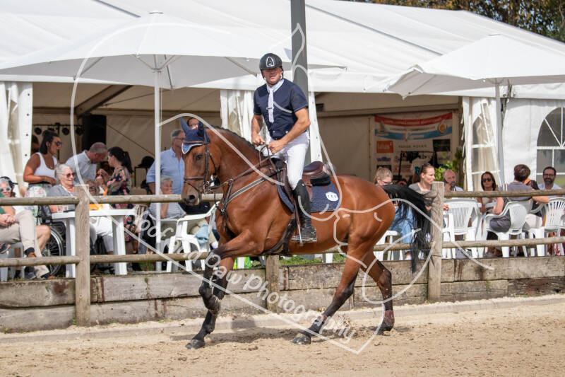 bouferterhaff-jumping-127-standard-f632qh.jpg